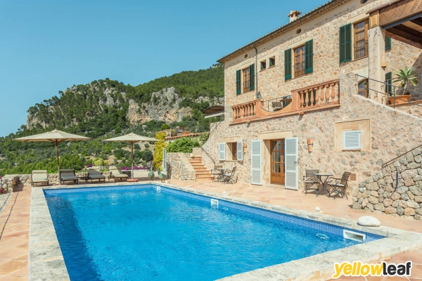 The Luxury Travel Book